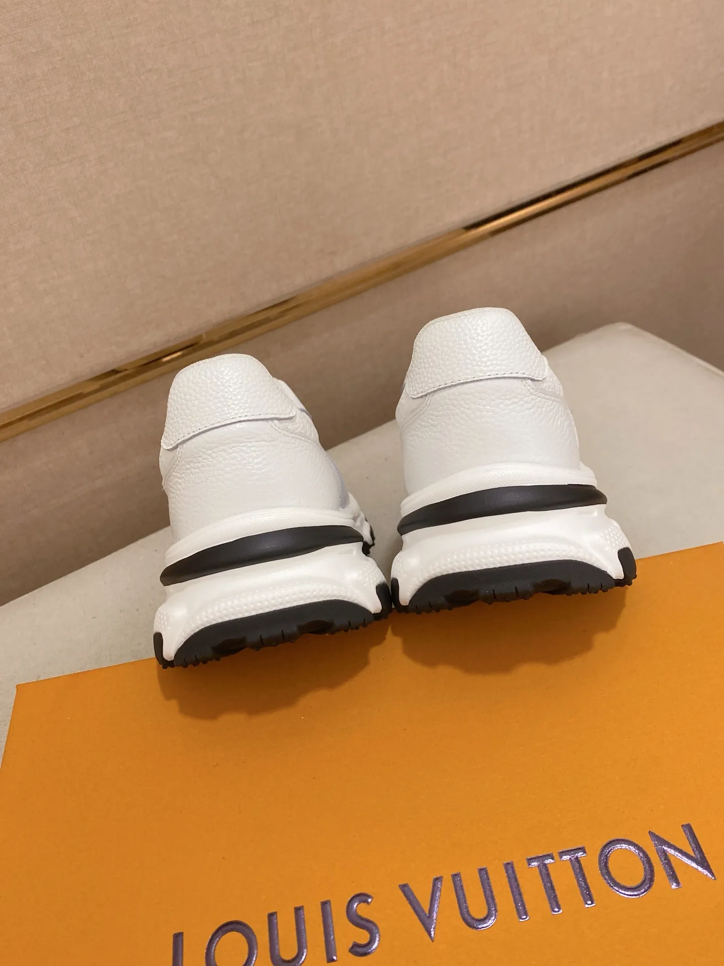 Men's shoes💰 442💰louis vuitton (Louis Vuitton/lv)🔍🔍The new counters are on sale at the same time. The uppers are imported from Italy. ⃣️Re-engraved🇮🇹💪💪, ⚠Sole: The original sole is specially provided by the original factory, the exclusive movable molded sole is super comfortable, ⚠Original and single goods 🔍high quality, you can enter and leave the counter at will, welcome to compare⚠. Code number: 38-44 (45/customized, non-refundable)